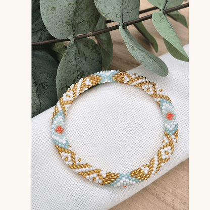 Nepalesisches Armband – Gold Weiß Rot Minze Salbei