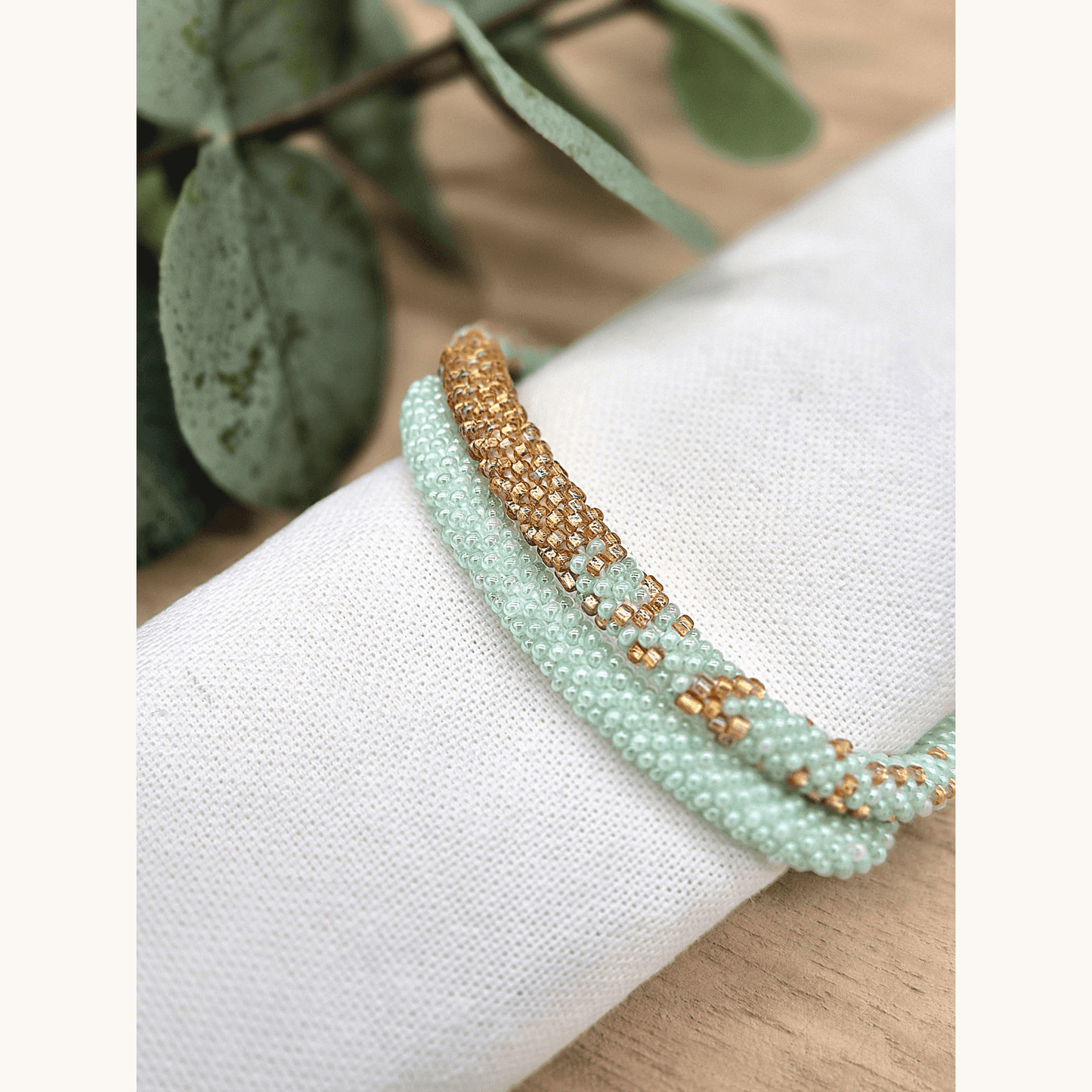 Nepalese bracelet in gold/white