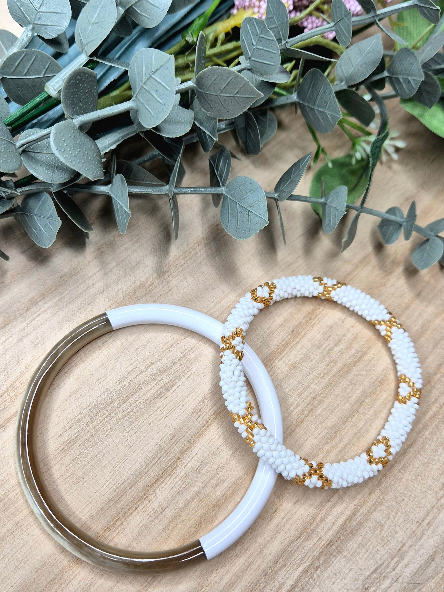 Nepal-Armband Gold/Weiß, Unikat, Geschenkidee mit Aloha-Spirit