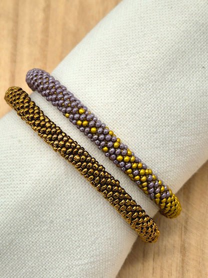 Kleiner Begleiter – Armband in Gold & Flieder