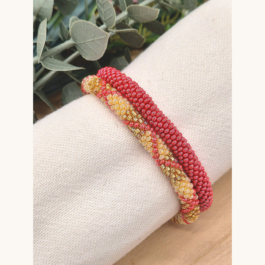 Nepalesisches Armband DUO – Creme, Gold & Rosa-Koralle