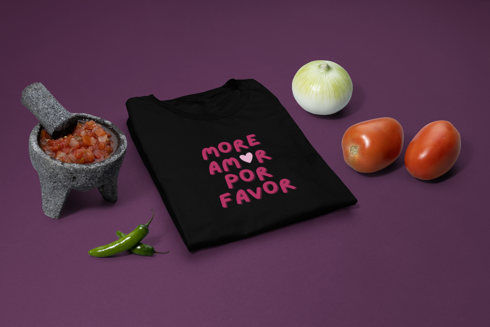 „More Amor, Por Favor“ Statement-Shirt mit Herz, Solo-Ansicht in Schwarz, mehr Liebe, Malohana