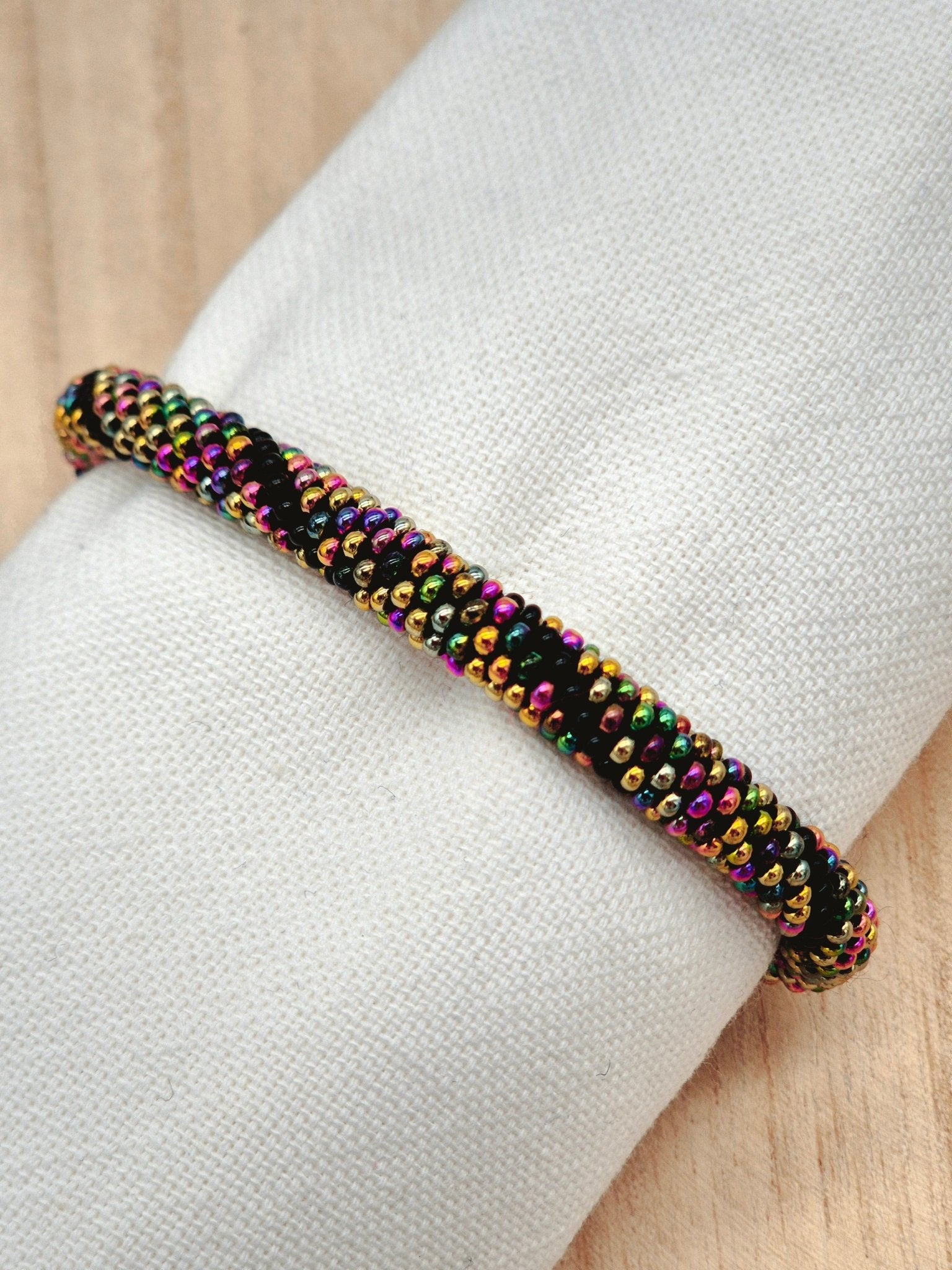 Nepalesisches Armband – Schwarz/Bunt - Malohana